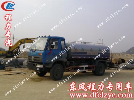 東風(fēng)145灑水車(chē)按照預(yù)約時(shí)間準(zhǔn)時(shí)到達(dá)用戶所在地