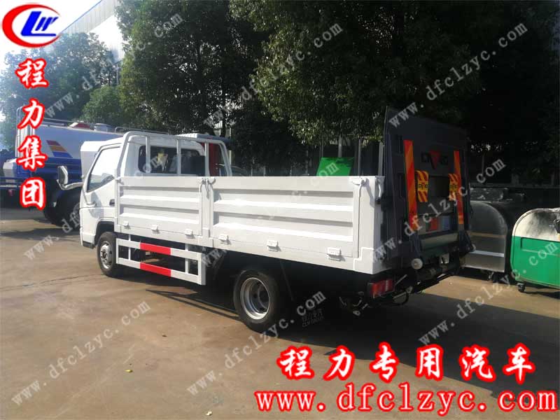 程力集團國六唐駿歐鈴?fù)把b垃圾車，裝配液壓尾板，車廂可選裝側(cè)翻欄板，方便空桶搬運