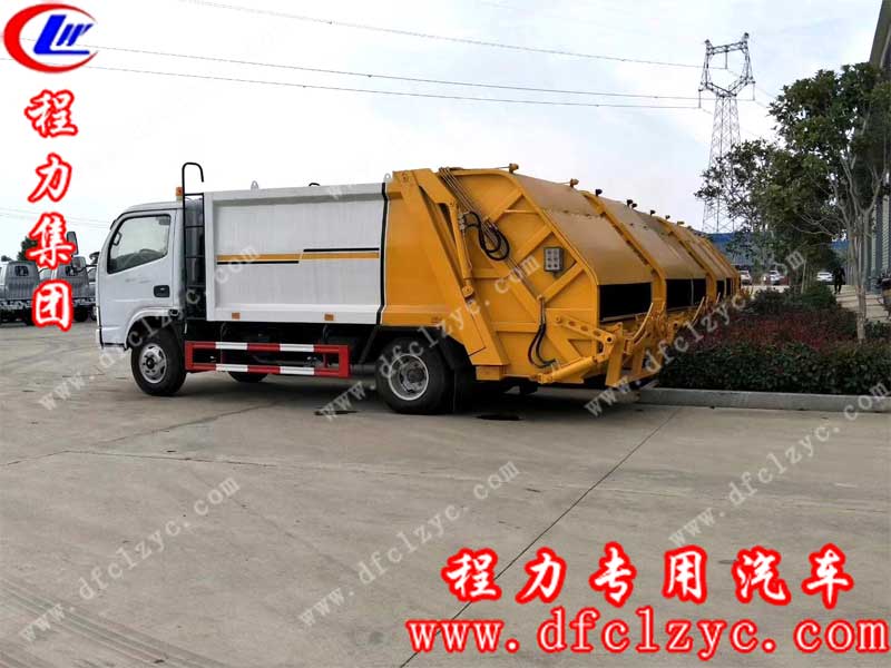程力集團(tuán)壓縮垃圾車，整裝待發(fā)，出口海外